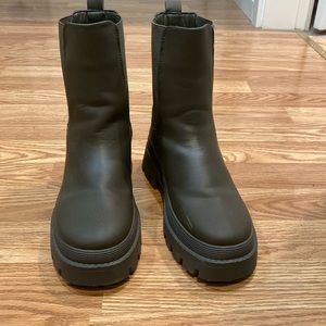 Army Green/khaki Rain Boots. Size 7